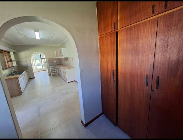 4 BEDROOM HOUSE FOR SALE IN BOSKLOOF